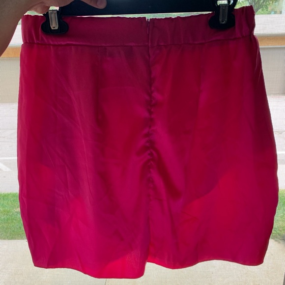 Satin hot pink pink skirt - Picture 2 of 2